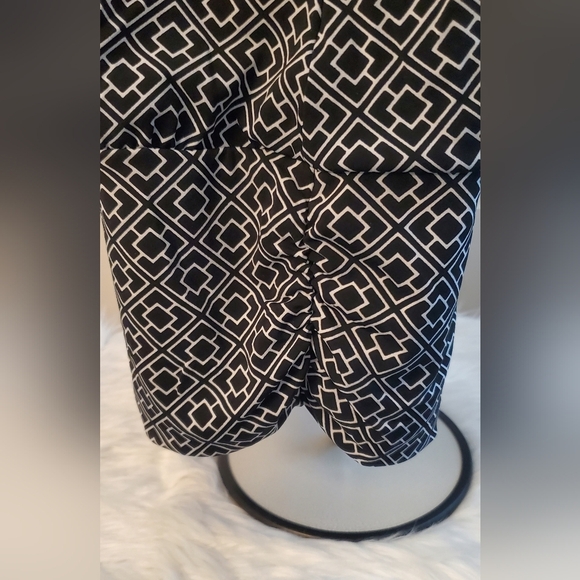 White House Black Market Geometric Drop Waist Halter In Black And White Size M - Picture 3 of 8